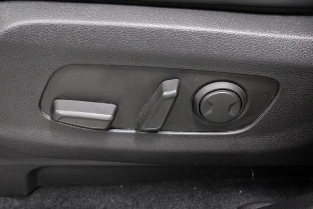 Photo of 2023 Aurora Black Pearl Kia Carnival
