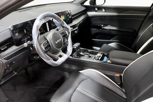 Photo of 2025 Wolf Gray Kia K5