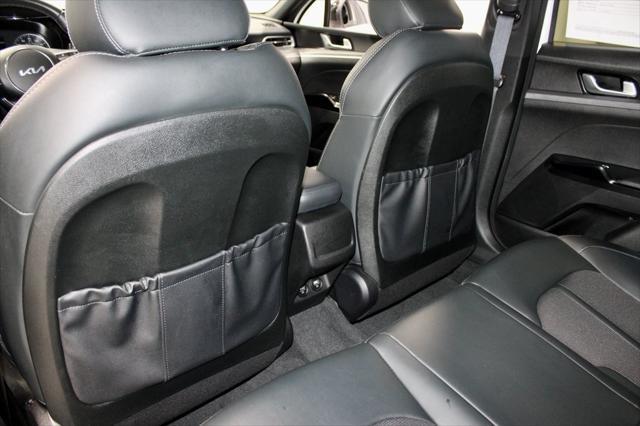 Photo of 2023 Glacial White Pearl Kia K5