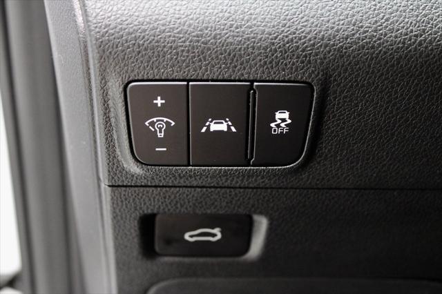 Photo of 2023 Glacial White Pearl Kia K5