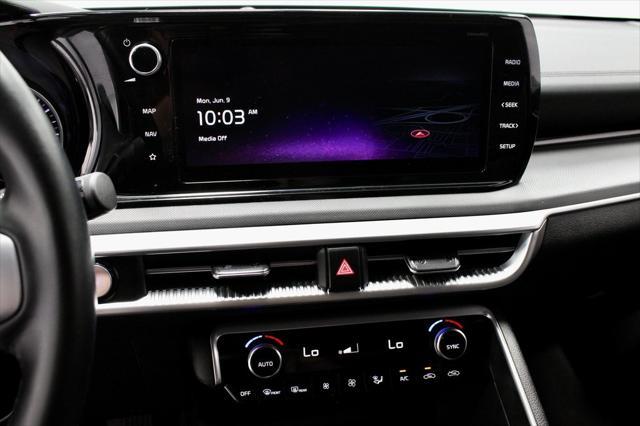 Photo of 2023 Glacial White Pearl Kia K5