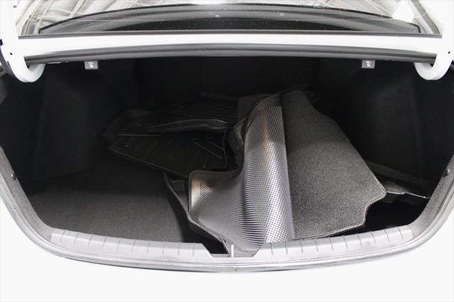 Photo of 2023 Glacial White Pearl Kia K5