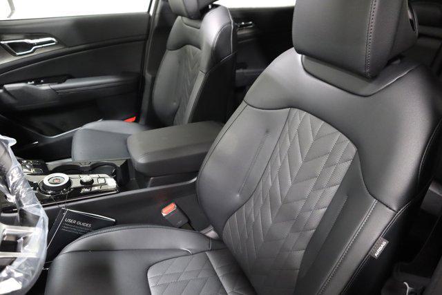 Photo of 2025 Snow White Pearl Kia Sportage