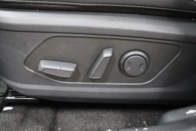 Photo of 2025 Snow White Pearl Kia Sportage