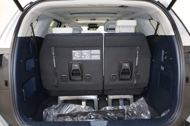 Photo of 2026 Ivory Silver Kia Carnival Hybrid