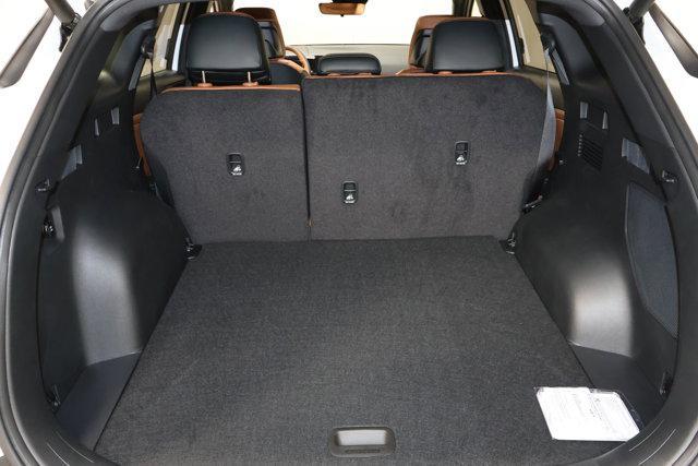 Photo of 2026 Glacial White Pearl Kia Sportage
