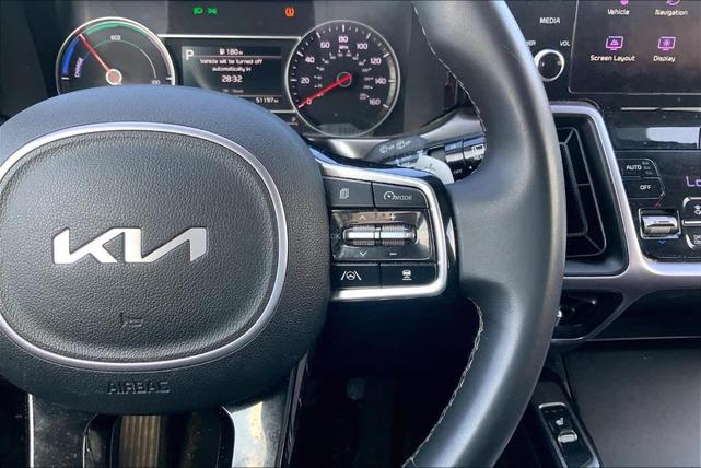 Photo of 2023 Silky Silver Kia Sorento Hybrid