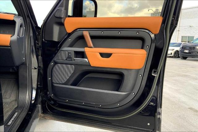 Photo of 2023 Santorini Black Land Rover Defender