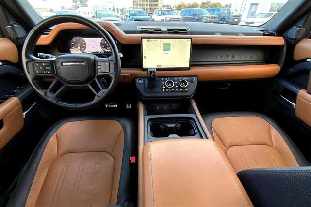 Photo of 2023 Santorini Black Land Rover Defender