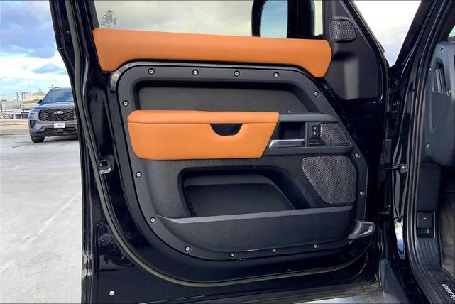 Photo of 2023 Santorini Black Land Rover Defender