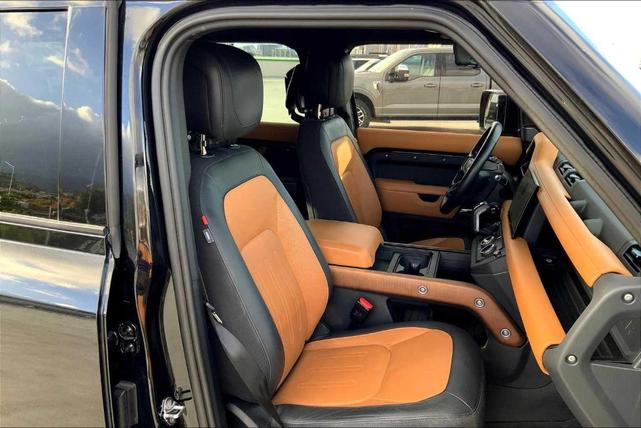 Photo of 2023 Santorini Black Land Rover Defender