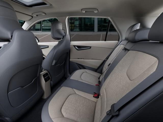 Photo of 2025 White Kia Niro EV