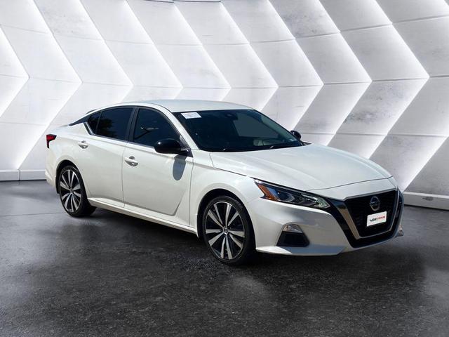Photo of 2020 White Nissan Altima