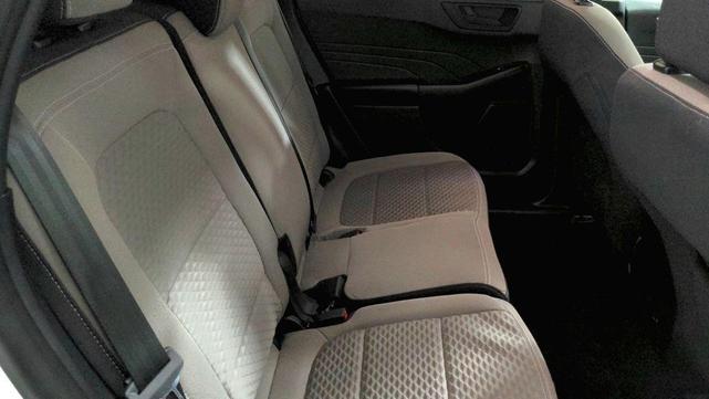 Photo of 2022 White Ford Escape