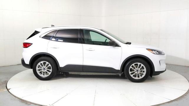 Photo of 2022 White Ford Escape