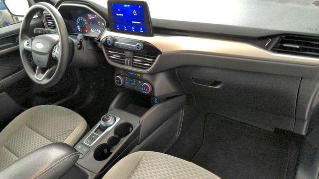Photo of 2022 White Ford Escape