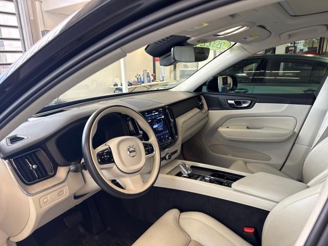 Photo of 2022 Black Volvo XC60