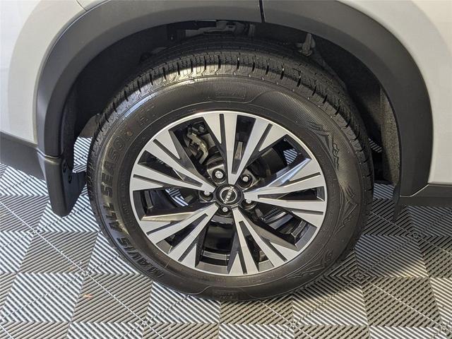 Photo of 2023 Brilliant Silver Metallic Nissan Rogue