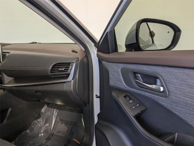 Photo of 2023 Brilliant Silver Metallic Nissan Rogue