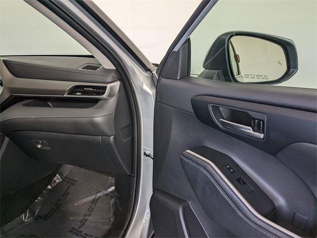 Photo of 2024 Celestial Silver Metallic Toyota Highlander