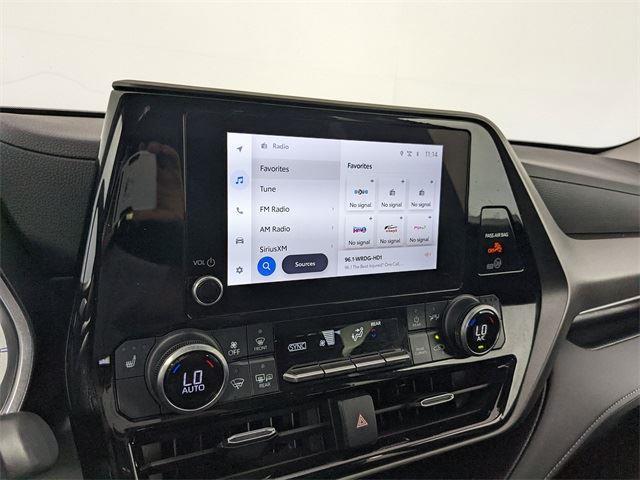 Photo of 2024 Celestial Silver Metallic Toyota Highlander