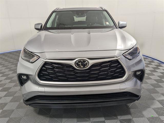 Photo of 2024 Celestial Silver Metallic Toyota Highlander