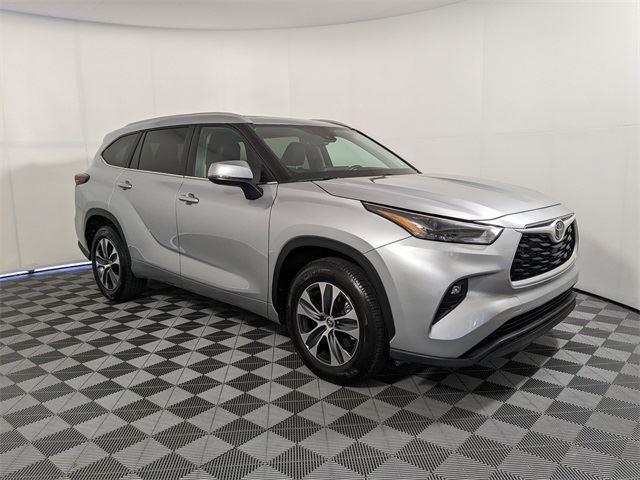 Photo of 2024 Celestial Silver Metallic Toyota Highlander
