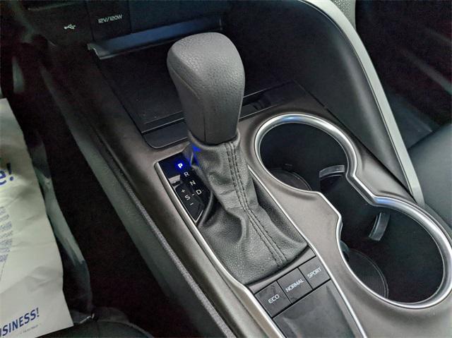 Photo of 2022 Pearl Toyota Camry