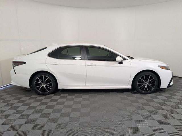 Photo of 2024 Ice Cap Toyota Camry