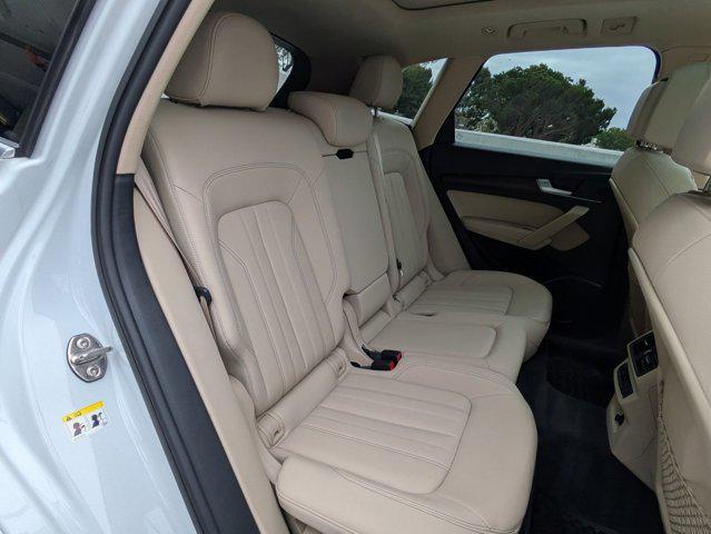 Photo of 2021 Glacier White Metallic Audi Q5