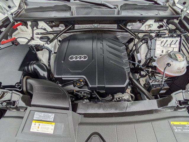 Photo of 2021 Glacier White Metallic Audi Q5