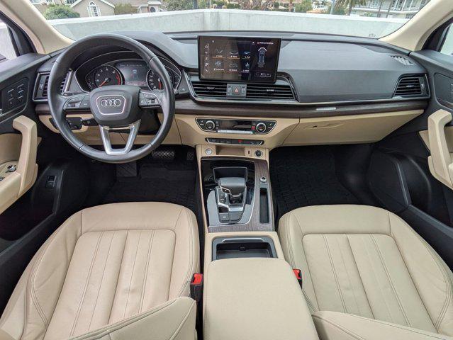 Photo of 2021 Glacier White Metallic Audi Q5