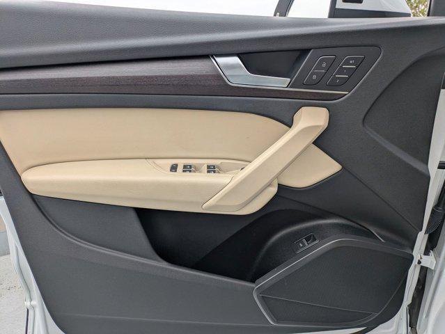 Photo of 2021 Glacier White Metallic Audi Q5