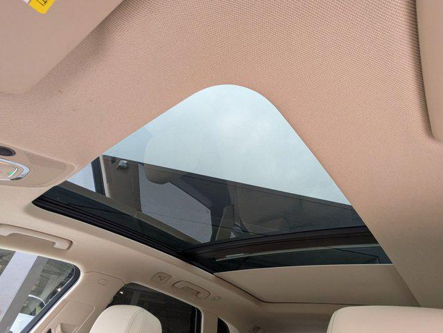 Photo of 2021 Glacier White Metallic Audi Q5
