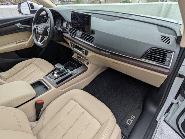 Photo of 2021 Glacier White Metallic Audi Q5