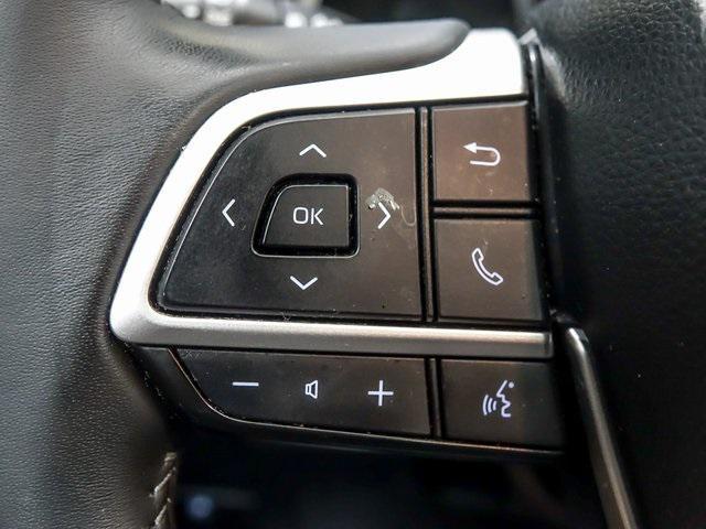 Photo of 2023 Midnight Black Metallic Toyota Highlander