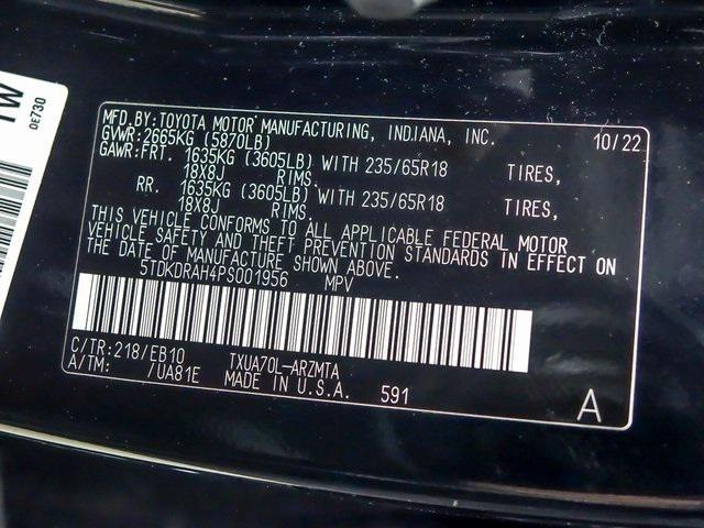 Photo of 2023 Midnight Black Metallic Toyota Highlander