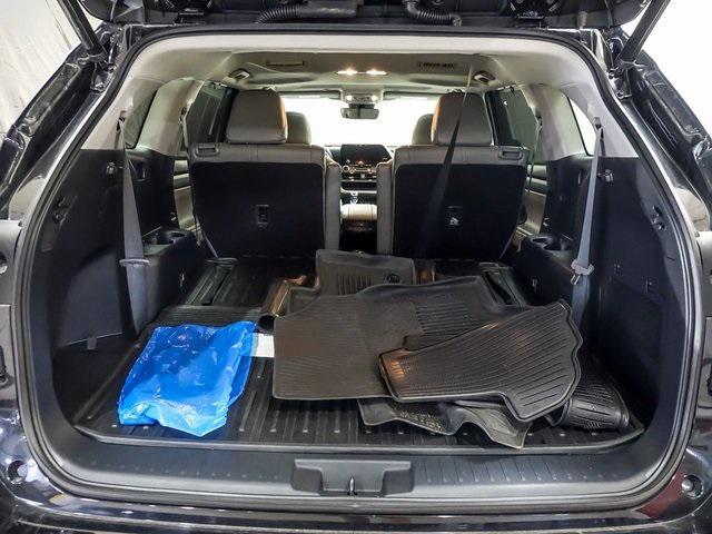 Photo of 2023 Midnight Black Metallic Toyota Highlander