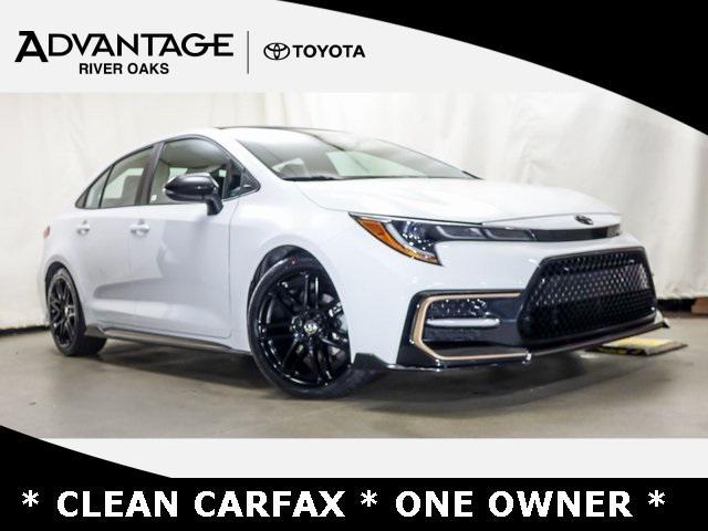 Photo of 2022 White w/Black Sand Pearl Roof Toyota Corolla