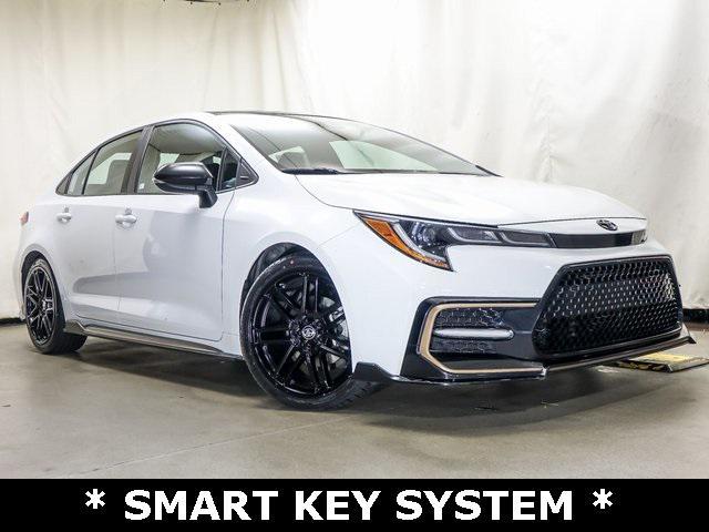 Photo of 2022 White w/Black Sand Pearl Roof Toyota Corolla