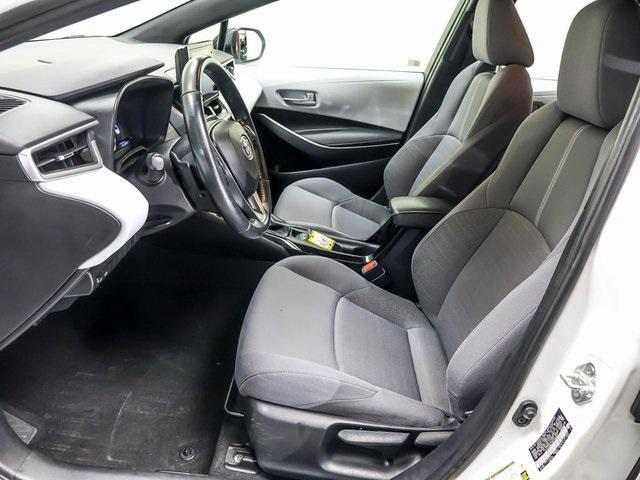 Photo of 2022 White w/Black Sand Pearl Roof Toyota Corolla