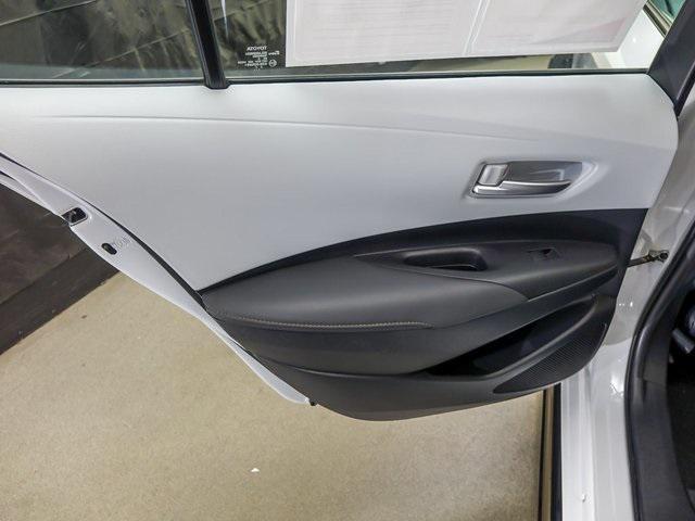 Photo of 2022 White w/Black Sand Pearl Roof Toyota Corolla