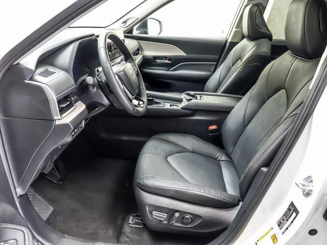 Photo of 2024 Wind Chill Pearl Toyota Grand Highlander