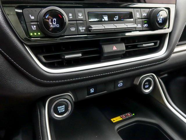 Photo of 2024 Wind Chill Pearl Toyota Grand Highlander