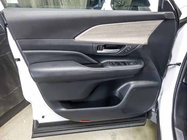 Photo of 2024 Wind Chill Pearl Toyota Grand Highlander