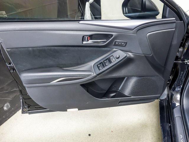Photo of 2022 Midnight Black Metallic Toyota Avalon