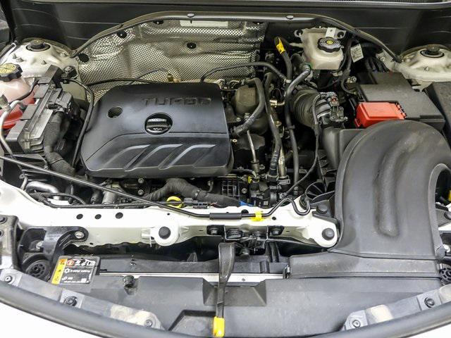 Photo of 2022 White Frost Tricoat Buick Encore GX