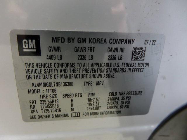 Photo of 2022 White Frost Tricoat Buick Encore GX