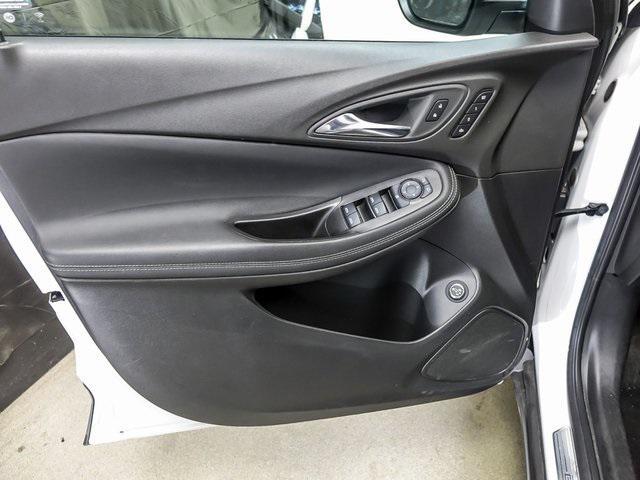 Photo of 2022 White Frost Tricoat Buick Encore GX