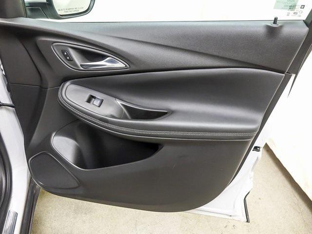 Photo of 2022 White Frost Tricoat Buick Encore GX